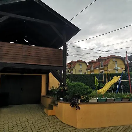 شقة Karos Apartmanhaz *