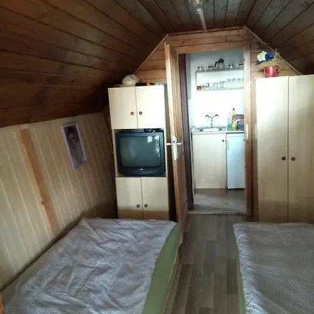 Karos Apartmanhaz شقة زلاكاروس