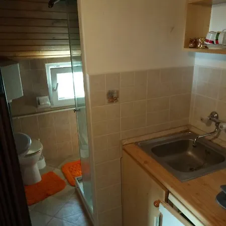 Karos Apartmanhaz * زلاكاروس