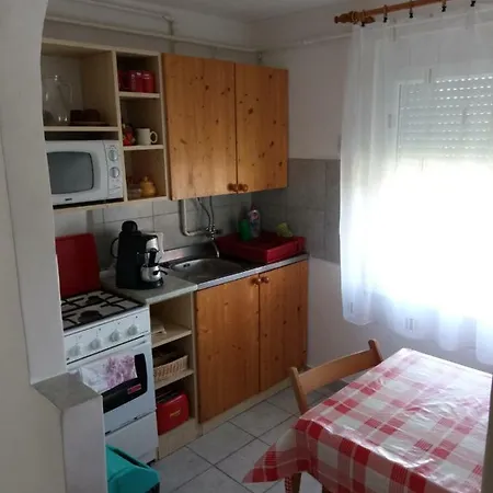Karos Apartmanhaz * زلاكاروس