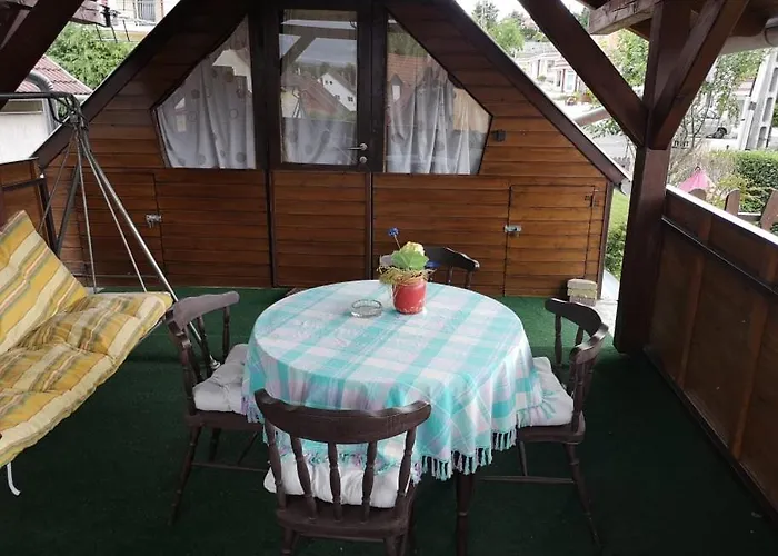 Karos Apartmanhaz 아파트 잘라카로쉬