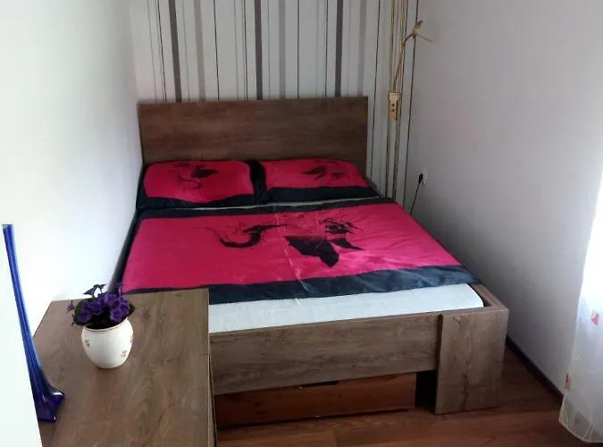 Karos Apartmanhaz *